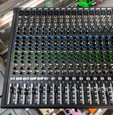 Store Special Product - Mackie - ProFX22v3 22-Channel 4 Bus Professional Effects Mixer with USB